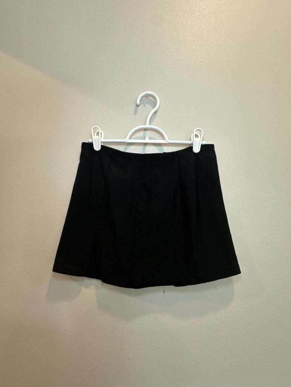 Musera Women's Black Mini Skirt with Side Slit
